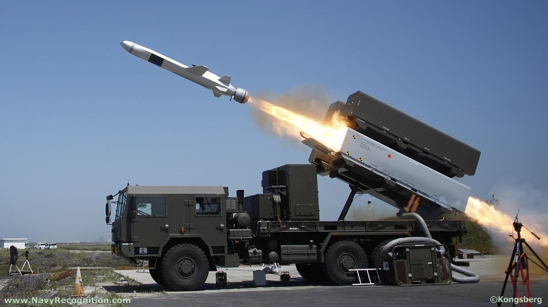 Sử dụng đầu đạn nổ mảnh, tầm bắn của loại tên lửa này tối đa vào khoảng 200 km. Tuy nhiên phiên bản phóng từ cơ cấu phóng trên biển và trên không thậm chí còn có tầm bắn mở rộng lên tới 400 km. Nguồn ảnh: Josha.