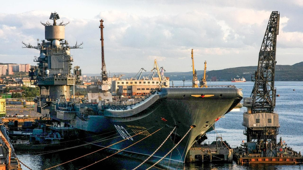 Tuy nhiên đáng lo ngại nhất với Nga vẫn là vấn đề kinh phí. Nước này đã phải cắt giảm số lượng xe tăng chủ lực T-14 Armata, cắt giảm số lượng đặt mua chiến đấu cơ thế hệ năm Su-57 nhưng chắc chắn, số tiền cần có để đóng mới tàu sân bay hạt nhân đầu tiên của Nga sẽ cao hơn cả hai chương trình vũ khí kể trên rất nhiều lần. Nguồn ảnh: Oleg.