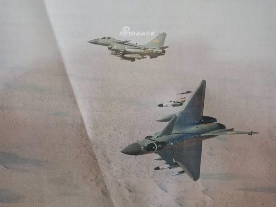 Tên lửa được trang bị đầu dẫn hồng ngoại có khả năng tìm kiếm mục tiêu ở góc 90 độ so với thân tên lửa khi bay. Thông tin về mục tiêu nằm trong tầm khoá của PL-10 được truyền về và hiển thị trực tiếp trên mũ bay của phi công sau khi khai hoả. Nguồn ảnh: Sina.