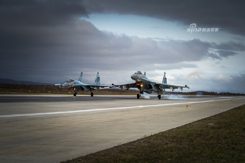 Các chiến đấu cơ chiếm ưu thế trên không hiện đại như Su-35 cũng thường xuyên thực hiện các nhiệm vụ tuần tra trong khu vực. Nguồn ảnh: Sina.