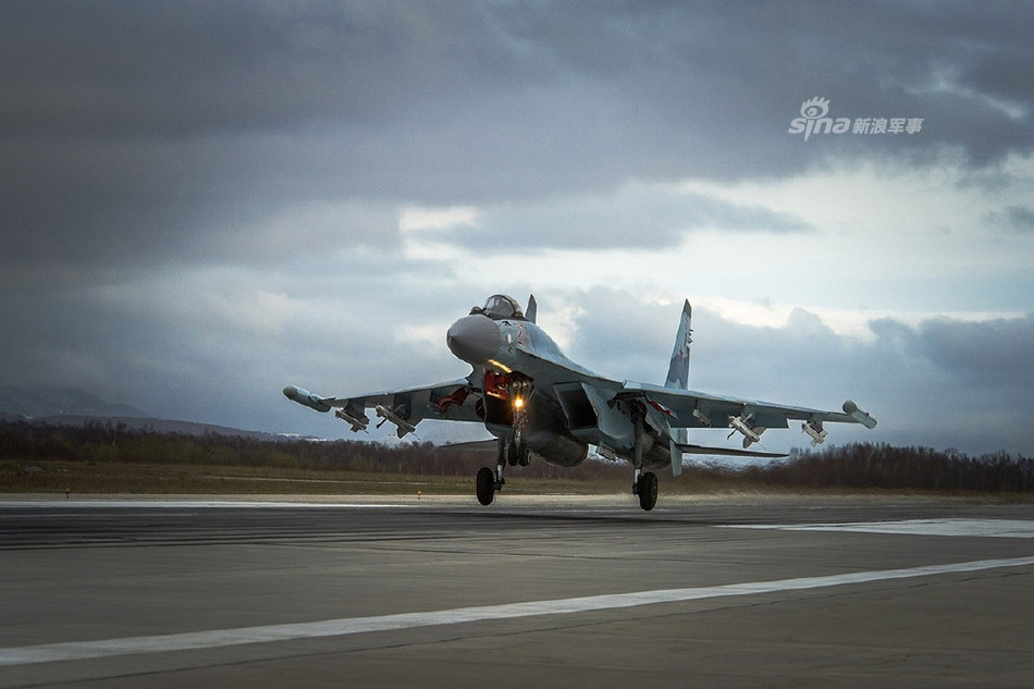 Với đặc điểm tiếp giáp với không phận quốc tế và cách không phận Mỹ (khu vực Alaska) không quá xa, bán đảo Kamchatka thường xuyên chứng kiến những vụ "va mặt" của lực lượng không quân hai quốc gia mạnh nhất thế giới. Nguồn ảnh: Sina.