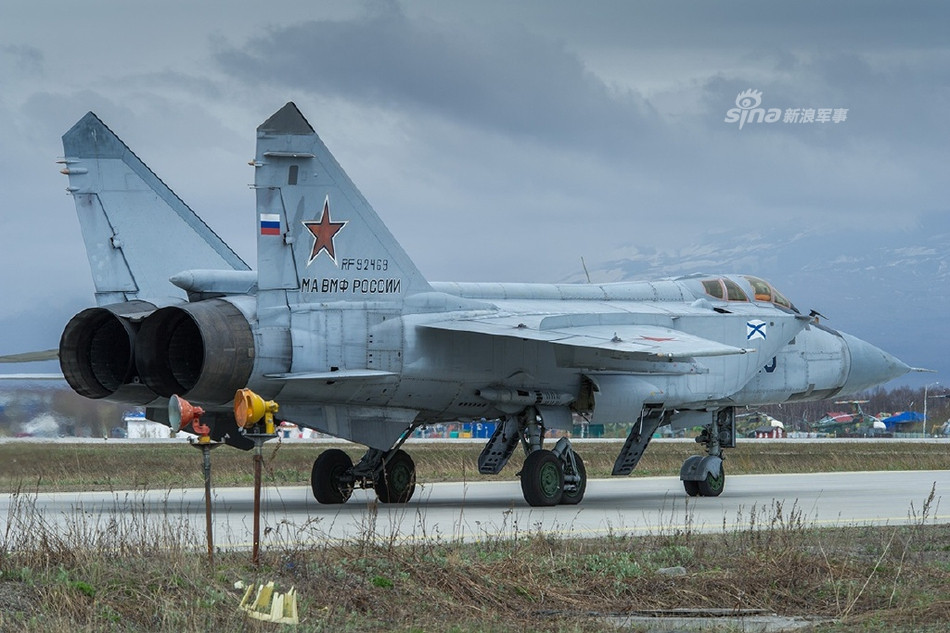 Thậm chí mỗi khi có tàu chiến của Hải quân Nga di chuyển qua khu vực này, một loạt các loại máy bay đánh chặn và chiếm ưu thế trên không của Nga như MiG-31 và Su-35 sẽ được điều lên không để kiểm soát không phận. Nguồn ảnh: Sina.