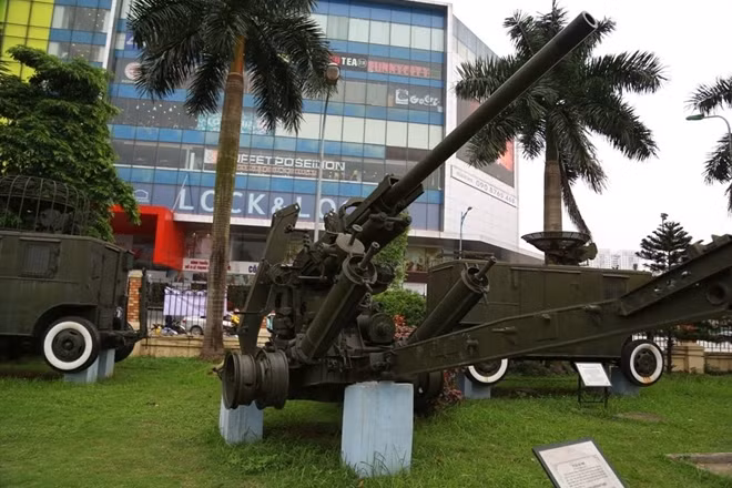 Hay như khẩu pháo 90mm do chính Mỹ sản xuất trong Chiến tranh thế giới thứ 2 sau khi viện trợ cho Liên Xô rồi qua tới Việt Nam cũng được bộ đội ta sử dụng để làm nên những chiến công vô cùng hiển hách.