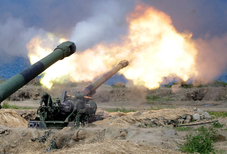 Pháo tự hành M110 của Quân đội Đài Loan khai hoả trong cuộc tập trận Hán Quang vừa diễn ra ở miền Nam nước này hôm 30/5 vừa rồi. Nguồn ảnh: Reuters.