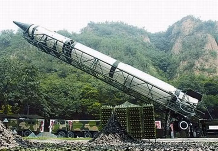 Cuối cùng là loại tên lửa ít tiếng tăm ra đời từ năm 1975. Đây là loại tên lửa DF-4, được sản xuất bởi Nhà máy 211 và là một trong những tên lửa đạn đạo liên lục địa đầu tiên do Trung Quốc tự hoàn thiện. Nguồn ảnh: QQ.