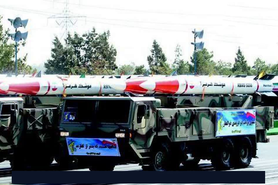 Ngoài ra, Iran còn có phát triển hai loại tên lửa khác từ dòng tên lửa Fateh 110 đó là Hormuz 1 và Hormuz 2. Các loại tên lửa này lần đầu tiên được Iran thử nghiệm vào năm 2017 và theo thông tin được Iran đăng tải, vụ thử nghiệm đã thành công với việc các tên lửa này đánh trúng mục tiêu ở khoảng cách 150 km. Nguồn ảnh: Sina.