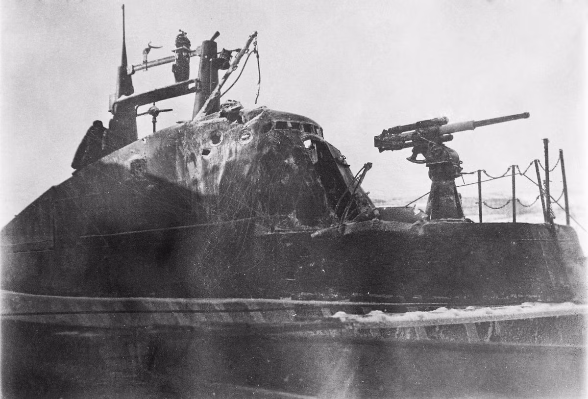 Tàu có tầm hoạt động tối đa lên tới 11.000 km ở tốc độ 8 hải lý giờ - tương đương với 15 km/h. Đây là tầm hoạt đọng và tốc độ hành trình khá hạn chế so với các loại tàu ngầm ra đời cùng thời. Nguồn ảnh: QQ.