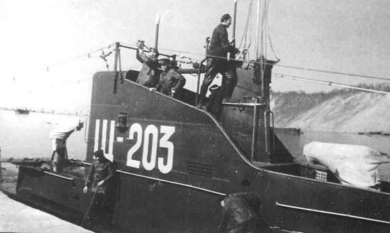 Các tàu ngầm Shchuka của Liên Xô được trang bị động cơ diesel với hai trục dẫn động. Tổng cộng công suất đầu ra của loại tàu này vào khoảng 1370 sức ngựa. Ngoài ra động cơ điện trên tàu còn có công suất tối đa 600 kW tương đương với khoảng 800 mã lực. Nguồn ảnh: QQ.