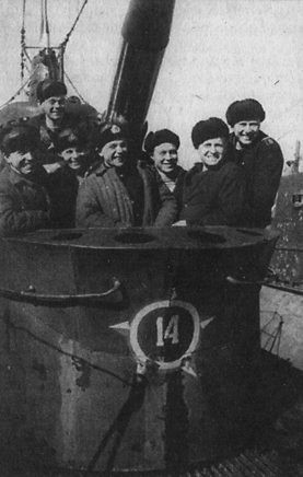 Tàu được trang bị hoả lực bao gồm bốn ống phóng lôi ở trước mũi tàu và hai ống phóng lôi ở đuôi tàu, mang theo dược tối đa 10 ống phóng lôi. Ngoài ra trên boong tàu còn có 2 pháo 45mm loại bán tự động. Nguồn ảnh: QQ.