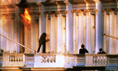 Chính phủ Anh và Iran ngay từ đầu đã thống nhất không thoả hiệp với khủng bố. Kế hoạch tiêu giải cứu con tin được dựng lên ngay sau đó trong khi nhân viên đàm phán tìm cách câu giờ với khủng bố. Nguồn ảnh: History.