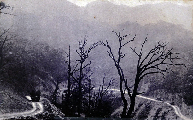 Trong vòng 15 năm từ năm 1959 cho tới năm 1975, tuyến đường Hồ Chí Minh đã tồn tại tổng cộng gần 6000 ngày đêm, tổng cộng 120.000 nhân lực bao gồm công binh, thanh niên xung phong và dân công hoả tuyến đã làm nên mạng lưới giao thông chạy dọc dãy Trường Sơn. Nguồn ảnh: TL.