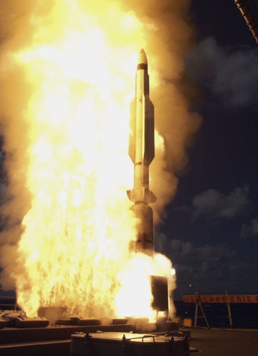 Tầm hoạt động của loại tên lửa này tuỳ từng phiên bản sẽ nằm trong khoảng từ 900 km cho tới tối đa 2500 km/ Tốc độ tối đa của SM-3 tuỳ từng phiên bản cũng sẽ rơi vào khoảng từ 3 km/giây cho tới 4,5 km/giây. Nguồn ảnh: USNavy.