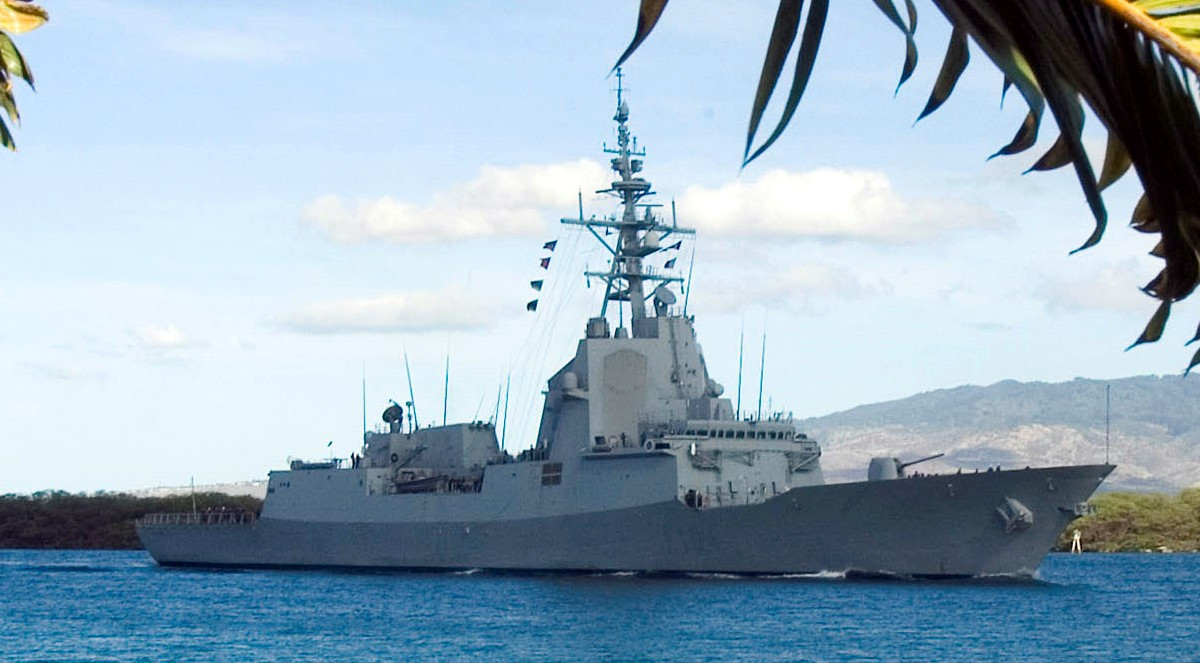 Khinh hạm này của Tây Ban Nha có chiều dài 146,7 mét, lườn rộng 18,6 mét và mớm nước 4,75 mét. Tàu được trang bị bốn động cơ trong đó có hai động cơ tua-bin khí và hai động cơ diesel cho phép nó di chuyển được với tốc độ tối đa lên tới 28,5 hải lý giờ - tương đương 52,8 km/h. Nguồn ảnh: Spagne.