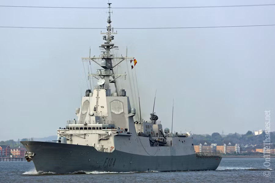 Được đóng mới từ năm 2003 và tới cuối năm 2004 được hạ thuỷ, khinh hạm Méndez Núñez là tàu chiến thứ tư được đóng theo lớp Álvaro de Bazán do Hải quân Tây Ban Nha thiết kế và chế tạo. Nguồn ảnh: Spagne.