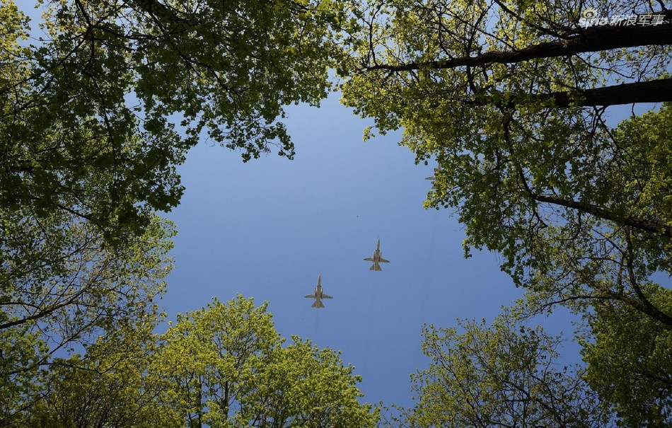 Cường kích cơ Su-34 cánh cụp cánh xoè - loại máy bay ném bom hiện đại được Liên Xô cho ra đời từ những năm 70 của thế kỷ trước. Nguồn ảnh: Sina.