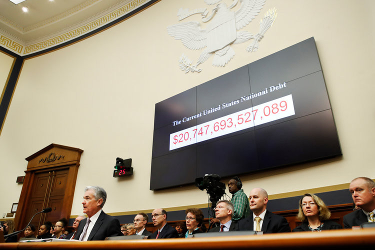 Nhiệm vụ cuối cùng mà Bộ quốc Phòng Mỹ phải làm đó là... gánh phần lãi của nợ chính phủ cùng với chính phủ Mỹ. Lãi của nợ công Mỹ hiện tại đã là một khoản tiền khổng lồ, tương đương 500 tỷ USD mỗi năm và nhiệm vụ của bộ quốc phòng là gánh khoảng 156 tỷ USD trong số đó. Nguồn ảnh: BI.