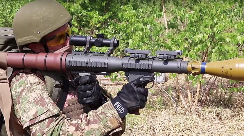 Sở dĩ có sự khác biệt này đó là dù sử dụng thiết kế giống hệt với RPG-7, quy trình sản xuất và vật liệu cấu thành khẩu súng chống tăng PSRL-1 lại hoàn toàn khác so với khẩu RPG-7. Mỹ khẳng định những cải tiến trong quy trình sản xuất này nhằm "đảm bảo hiệu quả tác chiến lẫn tính an toàn cho người sử dụng". Nguồn ảnh: Interest.