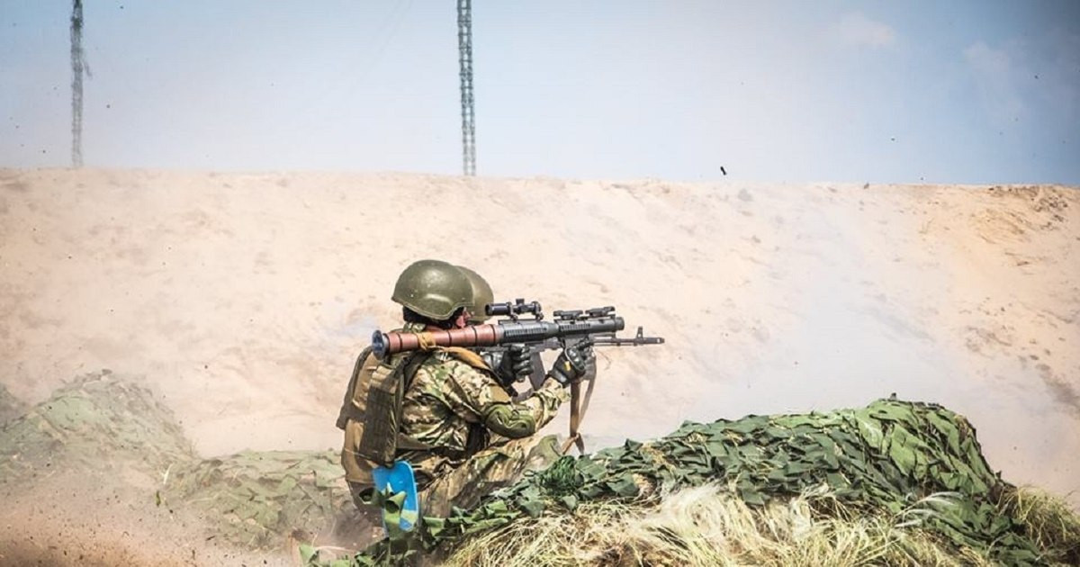 Cụ thể, RPG-7 được chế tạo để có thể sử dụng được cho tới 1000 phát bắn và thậm chí nhiều lô súng chống tăng RPG-7 bắn được tới 1300 phát mà vẫn... chưa chịu hỏng. Trong khi đó với cấu tạo từ vật liệu nhẹ, hợp kim và nhựa composite, khẩu PSRL-1 rất khó có thể đạt được độ bền tương đương. Nguồn ảnh: Interest.