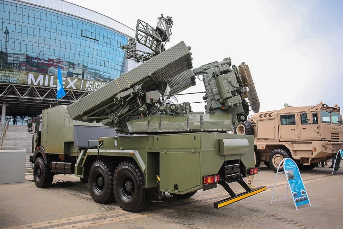 Ngoài ra, Belarus còn mang tới triển lãm MILEX-2019 tổ hợp tên lửa phòng không 9K33 Osa. Đây là tổ hợp tên lửa phòng không đã ra đời từ thời Liên Xô nhưng ngày nay được Belarus sản xuất độc lập, có khả năng phát hiện và khoá các vật thể bay cỡ nhỏ như máy bay không người lái. Nguồn ảnh: Milex.