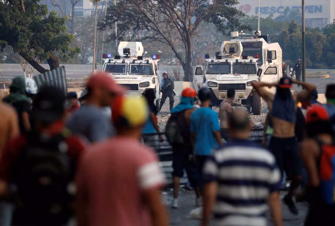 Theo truyền thông quốc tế, Venezuela đã mua 121 chiếc xe bọc thép bánh lốp loại này từ Trung Quốc vào năm 2012. Ban đầu, mục đích của Venezuela là sử dụng loại thiết giáp này cho lực lượng Vệ Binh Quốc Gia. Nguồn ảnh: BI.