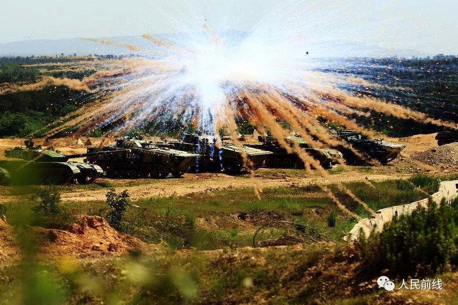 Trong chiến tranh thế giới thứ hai, các kíp chiến đấu xe tăng Mỹ được trang bị một khẩu cối cầm tay cỡ nòng 52mm để phóng đạn khói khi cần. Nguồn ảnh: Sina.