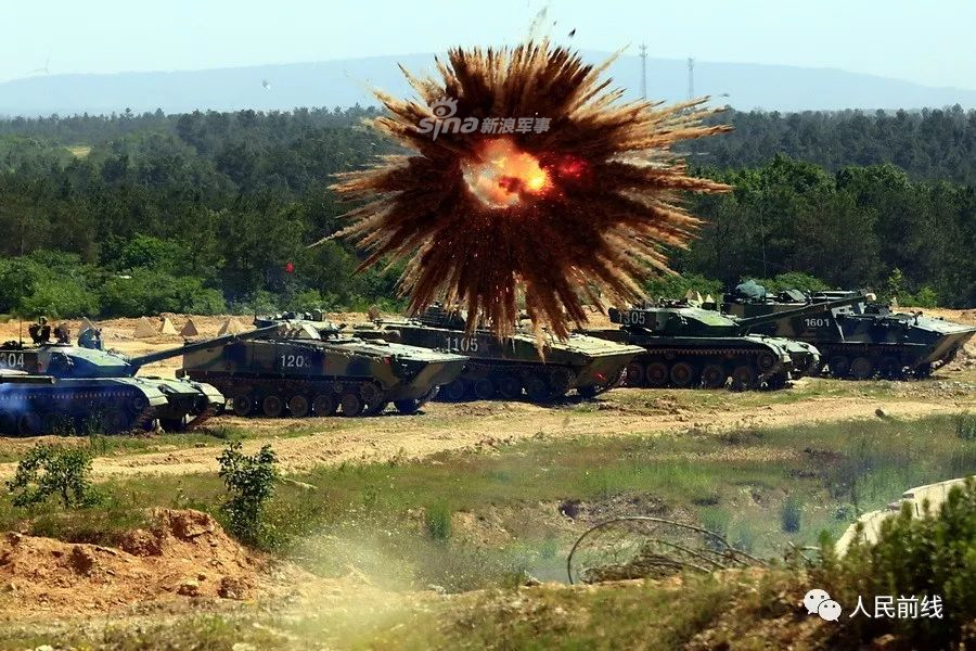 Vậy là tới tận ngày nay, các hệ thống lựu đạn khói vẫn xuất hiện trên mọi loại xe tăng để giúp các loại xe tăng này tự vệ trước các loại hoả lực chống tăng càng ngày càng nguy hiểm. Nguồn ảnh: Sina.