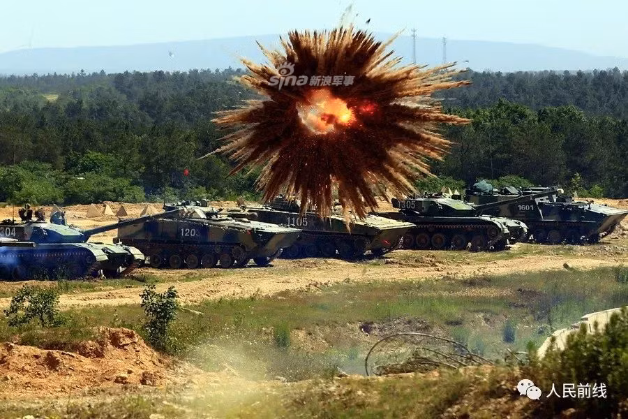 Vậy là tới tận ngày nay, các hệ thống lựu đạn khói vẫn xuất hiện trên mọi loại xe tăng để giúp các loại xe tăng này tự vệ trước các loại hoả lực chống tăng càng ngày càng nguy hiểm. Nguồn ảnh: Sina.