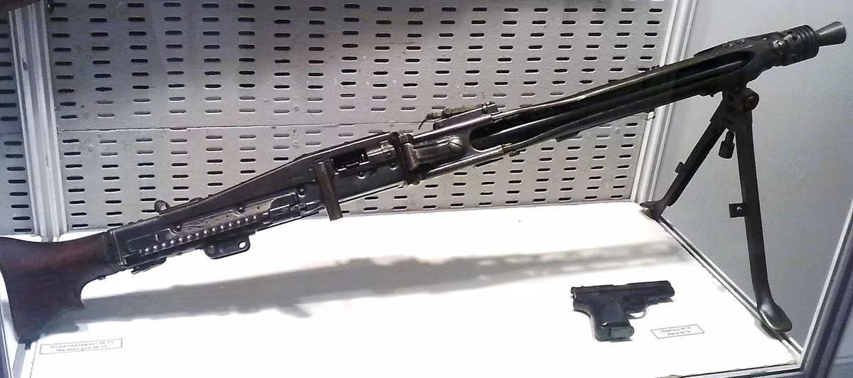 Các biến thể cải tiến của khẩu MG 42 sau này như khẩu MG 3 thậm chí còn phổ biến hơn, cho thấy sức mạnh và độ tin cậy của súng máy do Đức sản xuất tới nay vẫn được tin tưởng sử dụng. Nguồn ảnh: RheinmetallMg.