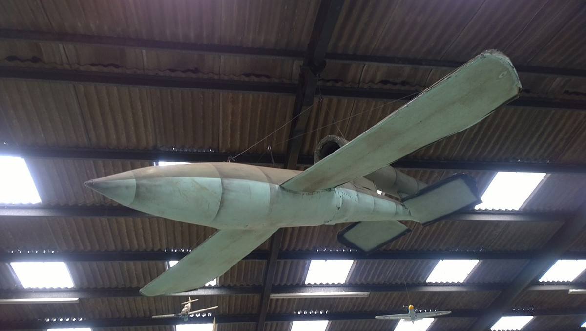 Tới nay, V-1 vẫn được coi là một kiệt tác vũ khí của Đức quốc xã, mở đầu cho "trào lưu" chế tạo vũ khí không người lái mà tới tận ngày nay nhiều nước vẫn đổ tiền của vào nghiên cứu, hoàn thiện. Nguồn ảnh: Warhistoryonline.