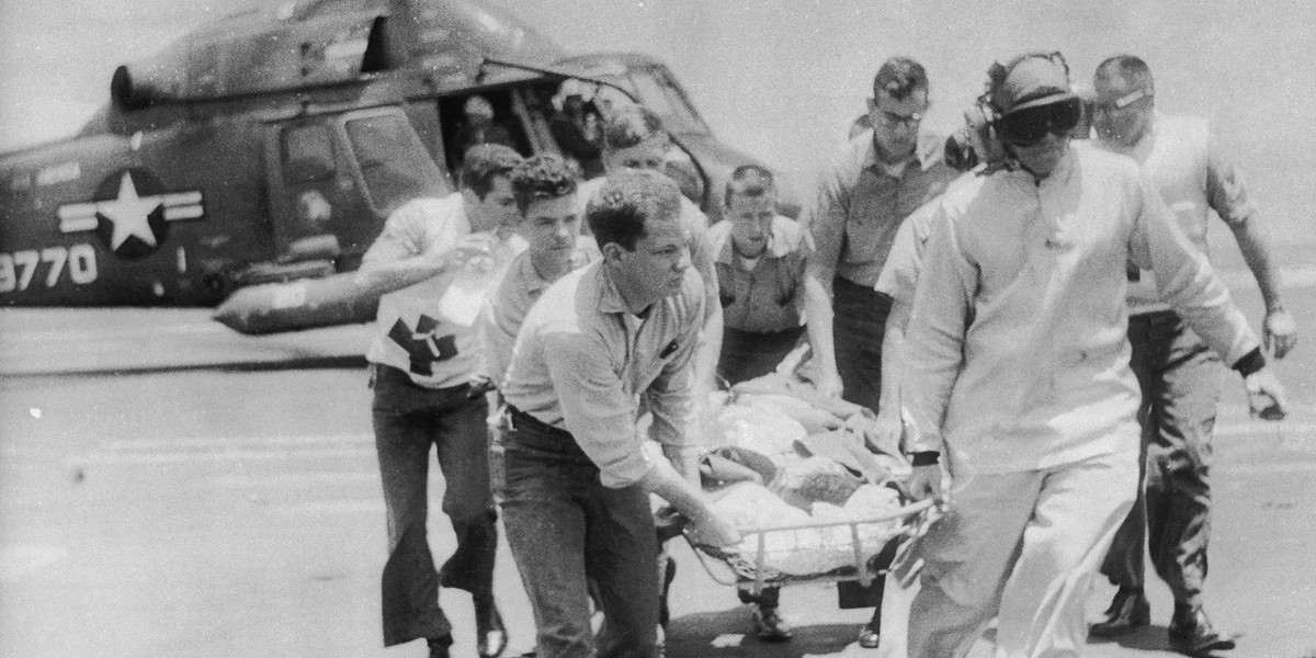 Sau vụ việc, Israel lên tiếng xin lỗi Mỹ trước do nhầm tàu USS Liberty là tàu của Ai Cập. Bản thân những người còn sống sót trên tàu Liberty cũng cho rằng việc liên lạc giữa hai bên không thông suốt và mệnh lệnh của thuyền trưởng được thuỷ thủ hiểu không rõ nghĩa đã khiến sự việc đáng tiếc xảy ra. Nguồn ảnh: Archive.