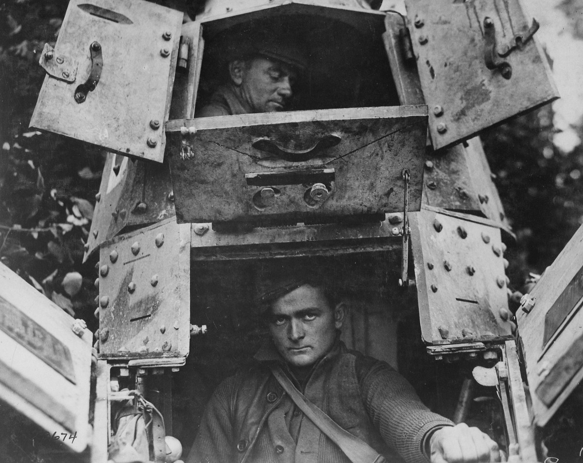 Thiết kế vượt thời đại với người chỉ huy ngồi trong tháp pháo còn lái xe ngồi phía trước - một thiết kế làm chuẩn mực cho mọi loại xe tăng cho tới tận ngày nay. Nguồn ảnh: WRTP.