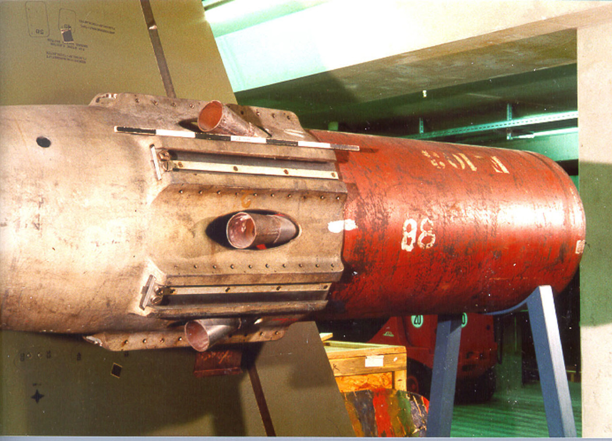 Dù chưa từng được đưa vào sử dụng thực tế, tên lửa Rheintochter cũng được cho là có tới ba phiên bản. Trong đó có phiên bản tối giản nhất là bản R1 chỉ có hai pha phóng, dùng nhiên liệu rắn. phiên bản R2 cải tiến chưa từng được thử nghiệm và phiên bản R3 sử dụng nhiên liệu lỏng từng được Đức phóng thử bốn lần. Nguồn ảnh: Warhistory.