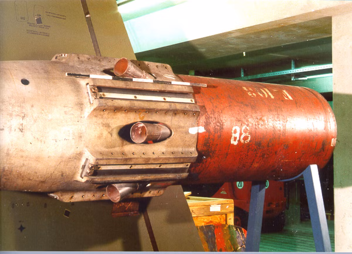 Dù chưa từng được đưa vào sử dụng thực tế, tên lửa Rheintochter cũng được cho là có tới ba phiên bản. Trong đó có phiên bản tối giản nhất là bản R1 chỉ có hai pha phóng, dùng nhiên liệu rắn. phiên bản R2 cải tiến chưa từng được thử nghiệm và phiên bản R3 sử dụng nhiên liệu lỏng từng được Đức phóng thử bốn lần. Nguồn ảnh: Warhistory.