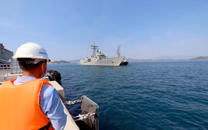 Cam Ranh don tau chien lon nhat Australia