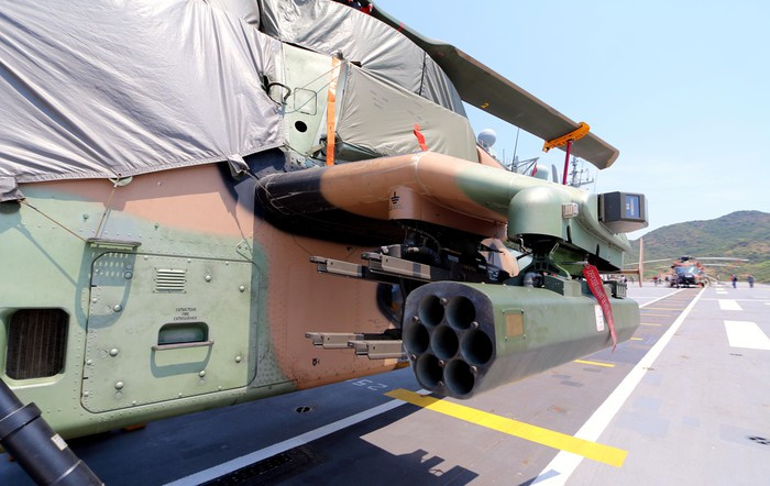 Hệ thống vũ khí trang bị trên máy bay.