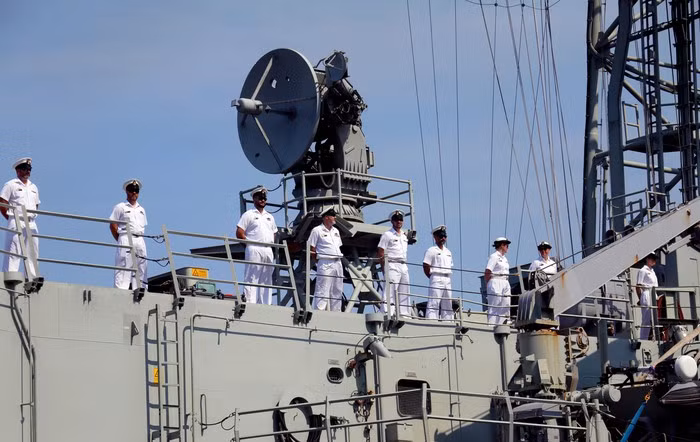 Hai tàu Hải quân Hoàng gia gồm HMAS Canberra và HMAS Newcastle cùng 800 thủy thủ thuộc các lực lượng lục quân, hải quân và không quân Hoàng gia Australia.