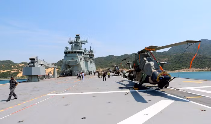 Sân bay trên tàu HMAS Canberra là nơi cất và hạ cánh cho nhiều loại máy bay khác nhau.