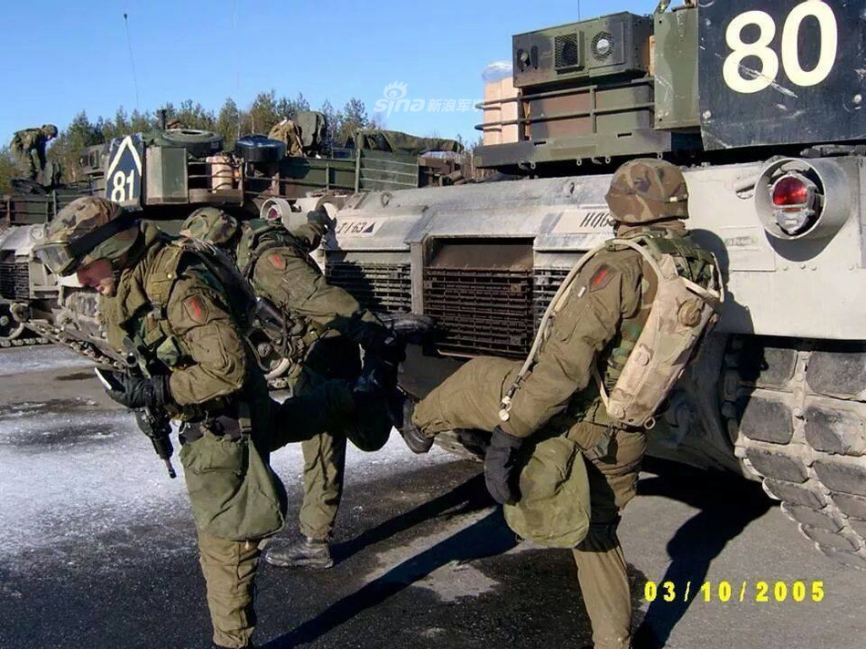 Ba loại xe tăng sử dụng động cơ tua-bin nổi tiếng nhất thường được biết tới gồm M1 Abrams, T-80 và Leclerc. Trong đó xe tăng Leclerc của Pháp là động cơ lai, chỉ sử dụng một động cơ tua-bin nhỏ làm nhiệm vụ tăng công suất cho động cơ diesel chính. Nguồn ảnh: Sina.