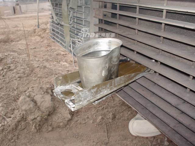 Ngược lại, với quốc gia mà "tiền không bao giờ là vấn đề" như Mỹ, việc áp dụng động cơ tua-bin vào sản xuất hàng loạt với tiêu biểu là chiếc xe tăng chiến đấu chủ lực M1 Abrams được thực hiện ngay lập tức do những lợi ích to lớn mà loại động cơ này đem lại. Nguồn ảnh: Sina.