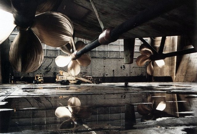 Tới năm 1965, tàu sân bay này được cử tới Việt Nam, chuyên thực hiện nhiệm vụ yểm trợ cho các máy bay ném bom của Mỹ trong nhiệm vụ bắn phá miền Bắc. Sau đó tàu sân bay này còn tiếp tục tham chiến tới tận cuộc chiến tranh Iraq lần thứ hai. Nguồn ảnh: BI.