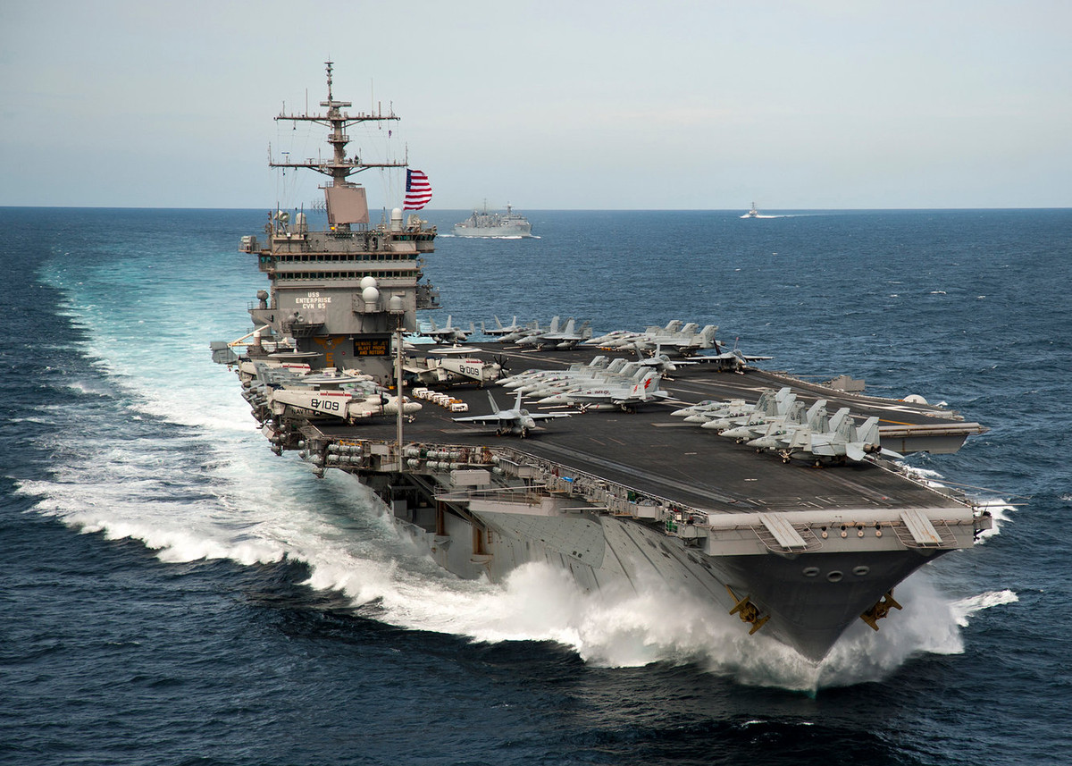 Tàu sân bay đầu tiên của thế giới sử dụng động cơ hạt nhân là USS Enterprise (CVN-65) do Hải quân Mỹ thiết kế và đóng mới. Đây từng là tàu sân bay có độ giãn nước lớn nhất thế giới và tới nay nó mới chỉ tụt xuống vị trí thứ... 12. Nguồn ảnh: BI.
