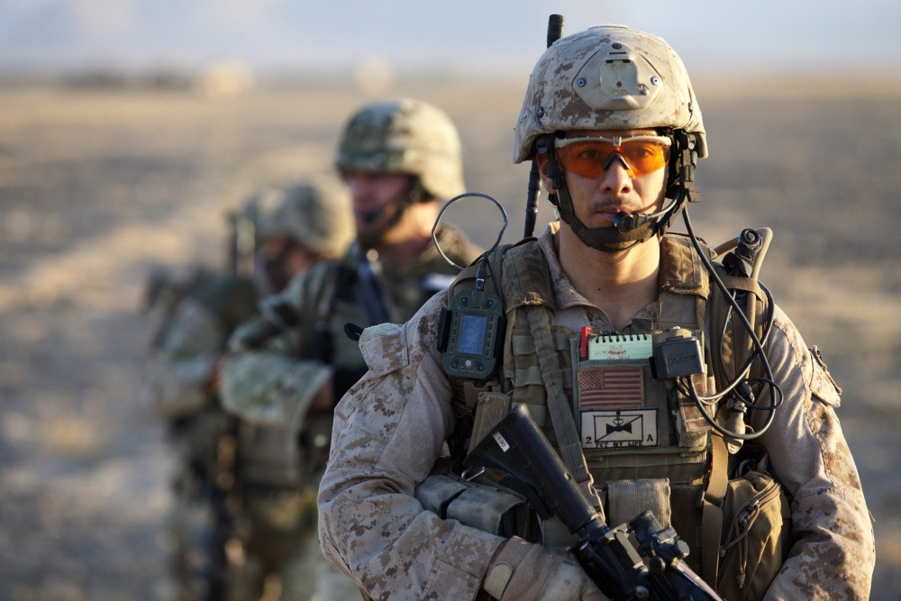 Với sự phát triển của các học thuyết quân sự hiện đại ngày nay, Thuỷ quân Lục chiến hay Hải quân Đánh bộ thậm chí còn được huấn luyện khả năng tác chiến độ bộ đường không để có thêm nhiều lựa chọn cho các chiến dịch quy mô lớn đánh vào mục tiêu khó nhằn. Nguồn ảnh: USNI.