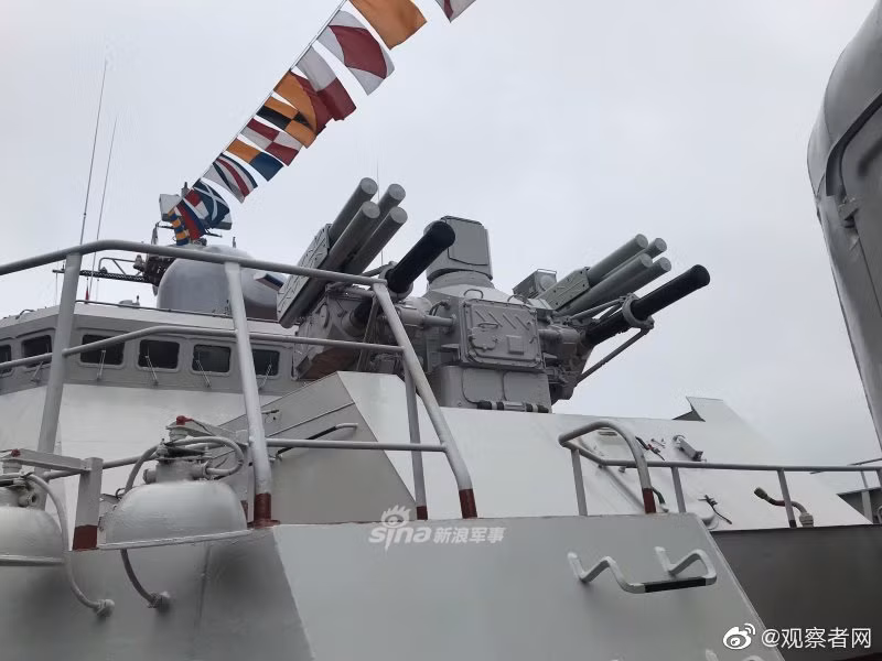 Cận cảnh tổ hợp pháo phòng không kết hợp với tên lửa phòng không tầm gần Palma trên hai hộ vệ hạm Việt Nam mang tới Thanh Đảo. Nguồn ảnh: Sina.