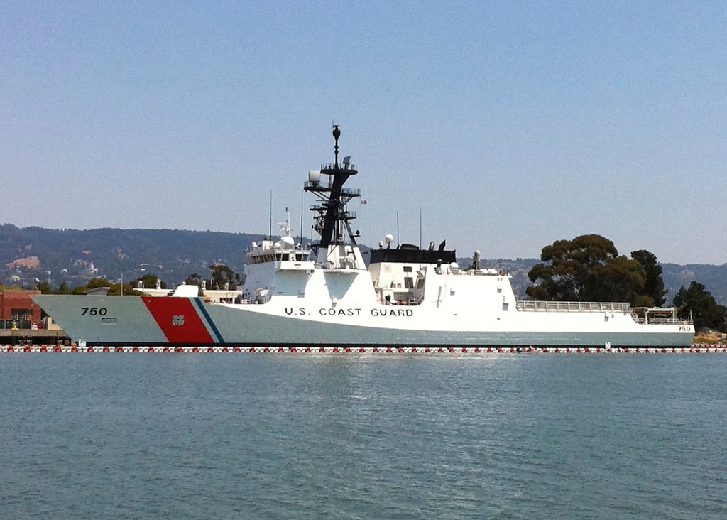 Tàu có biên chế thuỷ thủ đoàn bao gồm 113 người với 14 sĩ quan chỉ huy và 99 thuỷ thủ. Trong những trường hợp khẩn cấp hoặc tuỳ theo mục đích nhiệm vụ, tàu có thể chứa tối đa 148 người. Nguồn ảnh: USCG.