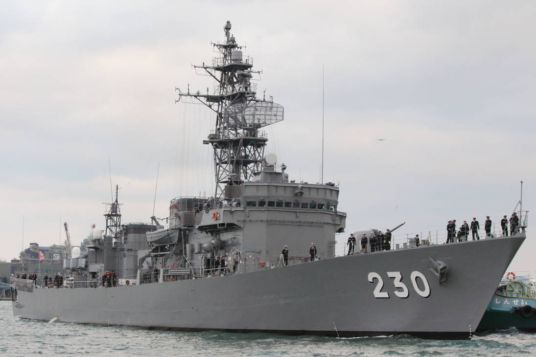 Loại khu trục hạm ven bờ hay hộ vệ hạm duy nhất đang phục vụ trong Lực lượng Phòng vệ Trên biển Nhật bản hiện tại là lớp Abukuma với tổng số lượng 6 chiếc, mỗi chiếc giãn nước 2550 tấn. Nguồn ảnh: JSDF.