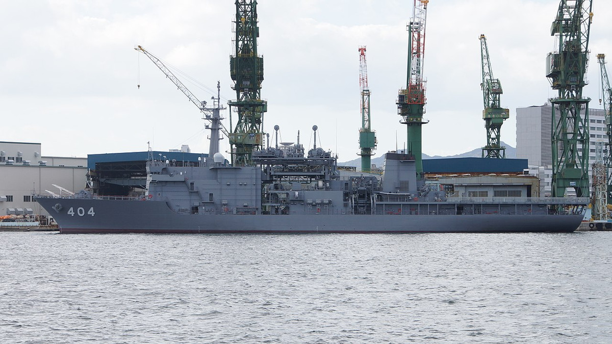 Để phục vụ cho lực lượng tàu ngầm hoạt động, Lực lượng Phòng vệ Trên biển Nhật Bản có một tàu cứu hộ tàu ngầm mang tên JSS Chiyoda với độ giãn nước 5600 tấn. Nguồn ảnh: JSDF.