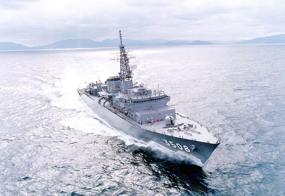 Trong biên chế của lực lượng này còn có tàu huấn luyện mang tên Kashima - là tàu huấn luyện duy nhất được đóng theo lớp tàu cùng tên có độ giãn nước tối đa 4050 tấn, chuyên được sử dụng cho nhiệm vụ đào tạo, huấn luyện. Nguồn ảnh: JSDF.