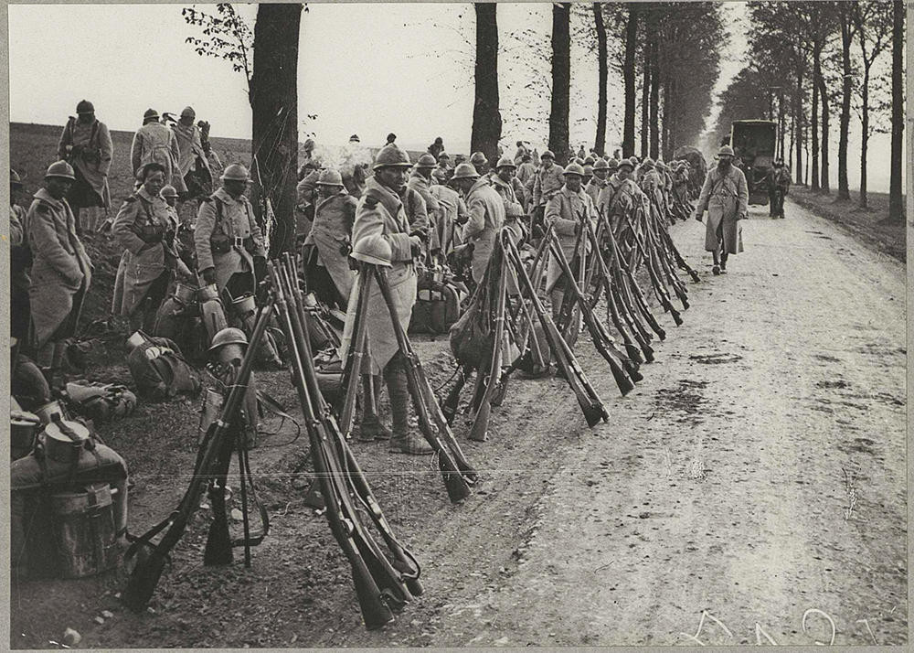 Gần 100.000 lính Việt Nam bị cưỡng ép sang châu Âu tham chiến được chia làm bốn lực lượng chính, trong đó bao gồm 4.800 người được chia làm 4 hoặc 5 tiểu đoàn chiến đấu trực tiếp, 24.212 người được chia làm 15 tiểu đoàn vận tải, 9.019 người làm nhiệm vụ quân y tải thương và số còn lại gần 50.000 người làm dân phu (công nhân). Nguồn ảnh: TL.