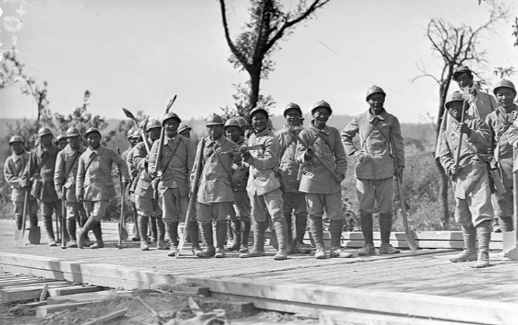 Theo các tài liệu được Pháp công bố sau này, chỉ tính riêng Việt Nam - quốc gia giàu có nhất Đông Dương lúc bấy giờ đã đóng góp cho Pháp 184 triệu Đồng Đông Dương (đơn vị tiền tệ ở Đông Dương thời này) và 336.000 tấn lương thực. Số tiền và lương thực này về mặt danh nghĩa được Pháp "vay" của Việt Nam. Nguồn ảnh: TL.