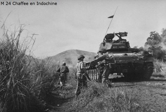 Xe được trang bị hoả lực chính bao gồm một khẩu pháo 75mm với cơ số đạn 48 viên kèm theo hai khẩu súng máy cỡ nòng 7,62mm và một khẩu súng máy 12,7mm. Các loại hoả lực này về cơ bản là đủ để đối đầu với bộ binh ta do ta không sử dụng thiết giáp trong trận này. Nguồn ảnh: TL.